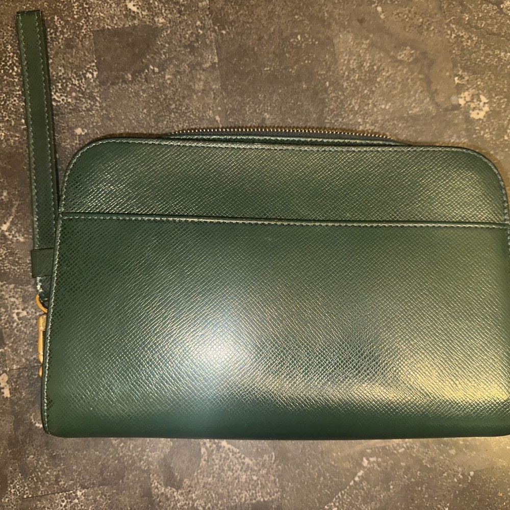 Louis Vuitton Orsay Taiga Green Leather Wristlet Clutch